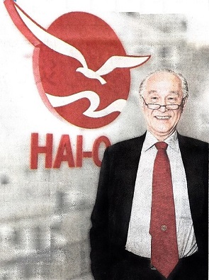 陈凯希从政治家变成一名成功企业家，多年来都秉持着『取诸社会，用诸社会』的精神，希望把最好的产品和服务给予民众。