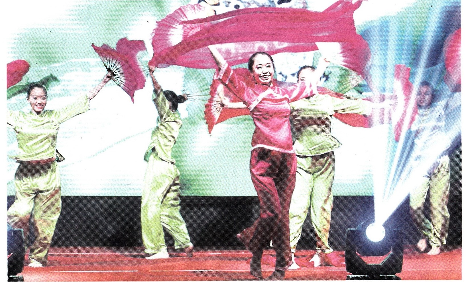 Graceful: A dance performance by the students of Klang Pin Hwa High School.