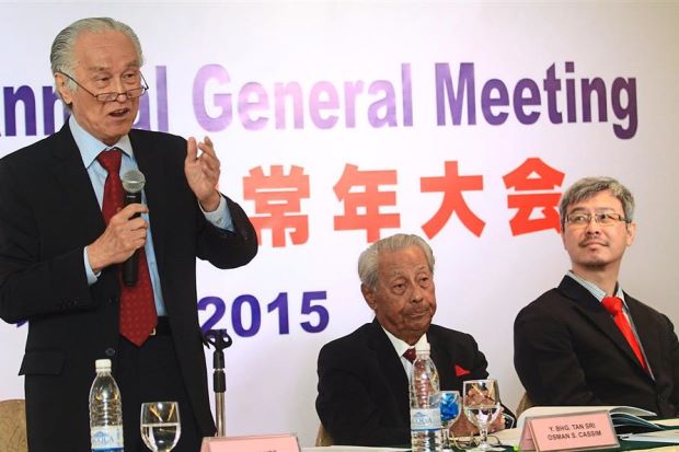 Tan Kai Hee (left), chairman Tan Sri Osman S. Cassim and COO Tan Keng Kang (right) at a press conference after the AGM.