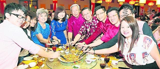 å˜‰å®¾ä¸ŽèµžåŠ©å•†é½æžç”Ÿï¼Œç¥æ„¿å¤§å®¶å…­å…­å¤§é¡ºã€‚å·¦ä¸€èµ·ä¸ºé™ˆå®‡è½©ã€å¼ é›ªèŽ¹ã€ä½•æ´³èã€éƒ‘çˆ±å¨‡ã€å´å©‰å©·ã€é»„ä»•ç¾Žã€éƒ‘ä»Šæ™ºã€é™ˆé‡‘æ³‰ã€é™ˆç¥ˆç¦ã€é™ˆå…‹é“¾åŠæž—æœˆèŠ³ã€‚