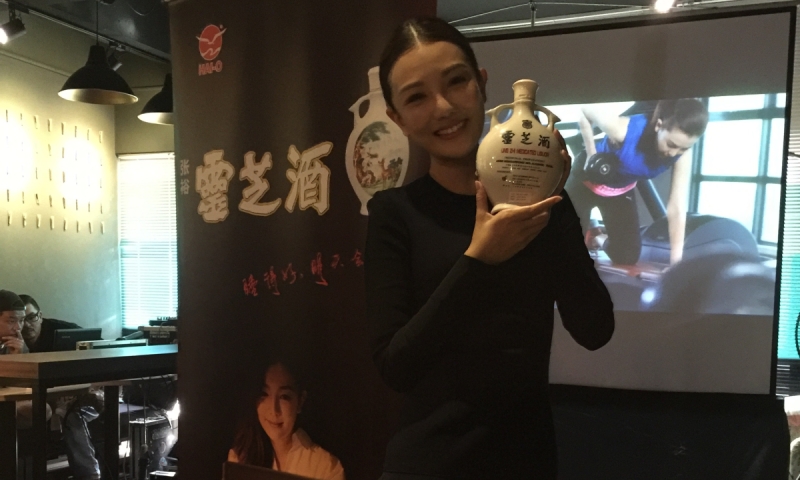 担任海鸥灵芝酒代言进入第7年，童冰玉表示跟海鸥的关系与其说是代言人和商家的关系，倒不如说是家人的关系。
