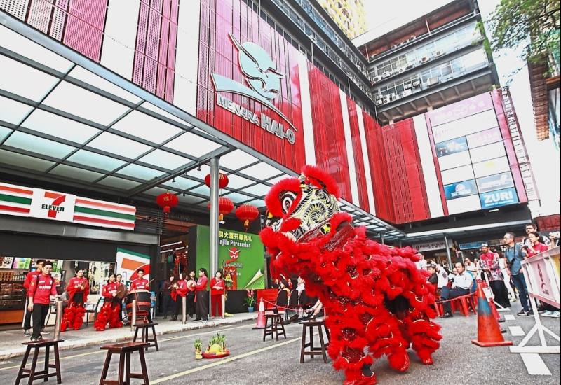 A lion dance performance kicking off the opening ceremony of Menara Hai-O.