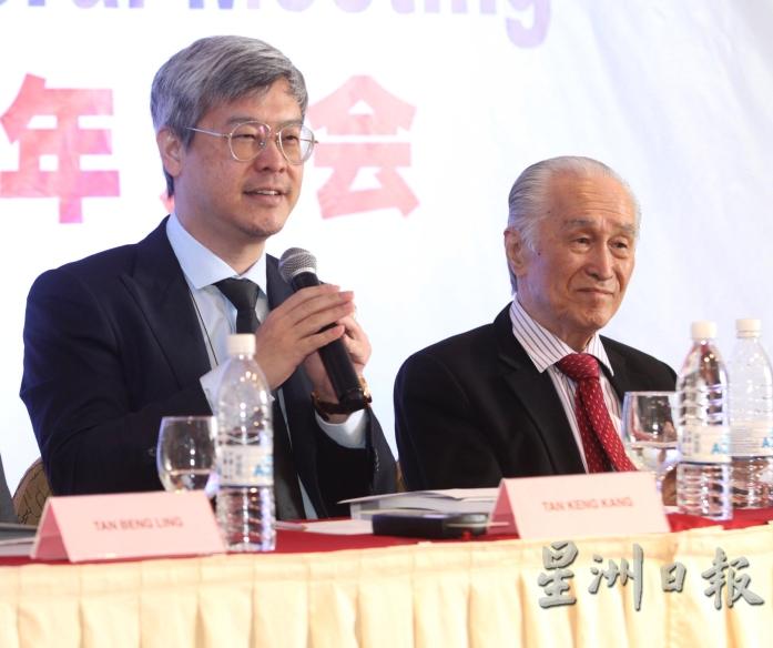 陈景岗说，海鸥将会通过四大策略来提高获利能力。 右为陈凯希。