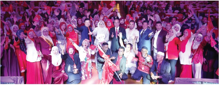 A momentous occasion with our distributors, celebrating the promotion of Sales Managers (SM) and Senior Sales Managers (SSM).